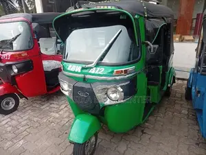 Bajaj RE 2015
