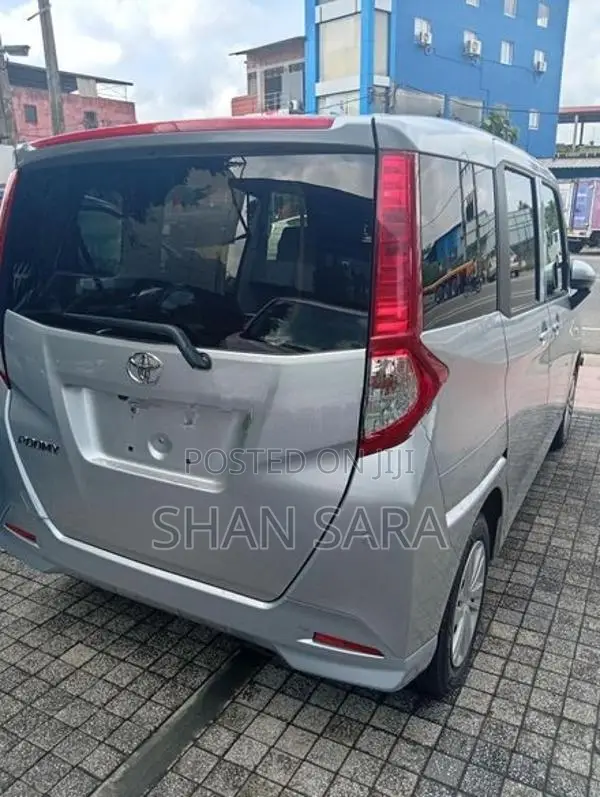 Toyota Roomy x 2023