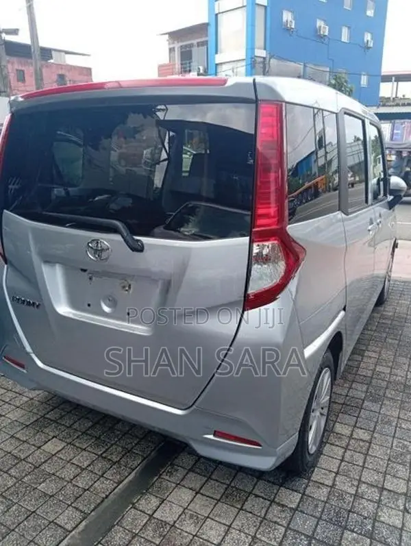 Toyota Roomy x 2023