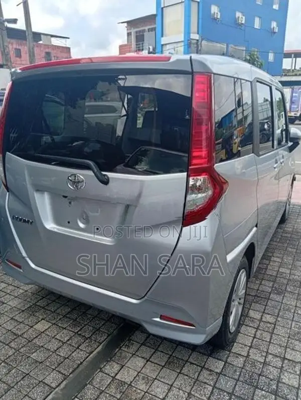 Toyota Roomy x 2023