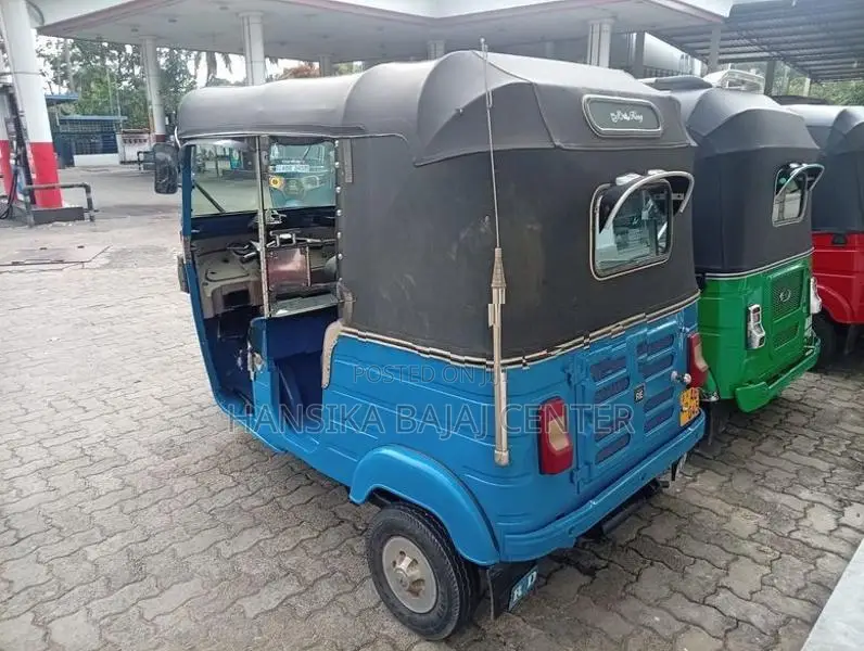 Bajaj RE 2015