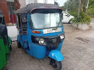 Bajaj RE 2015