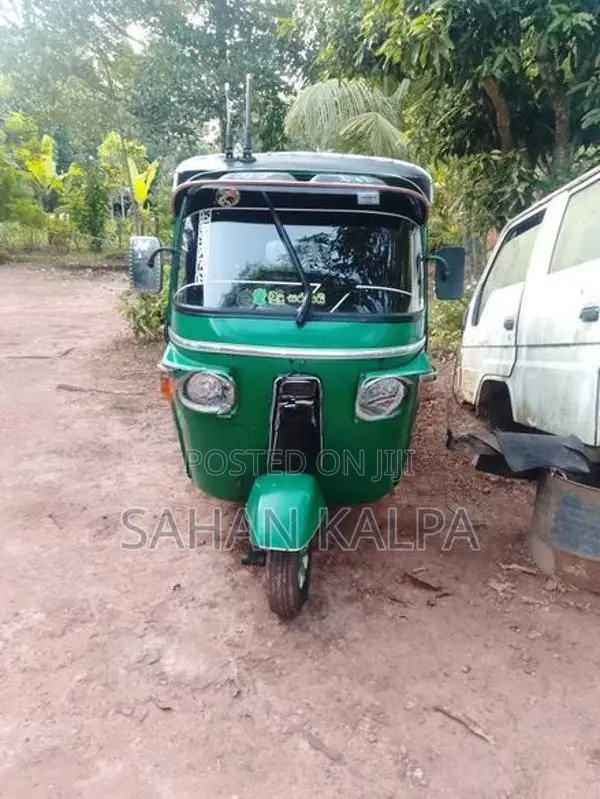 Bajaj RE 2010