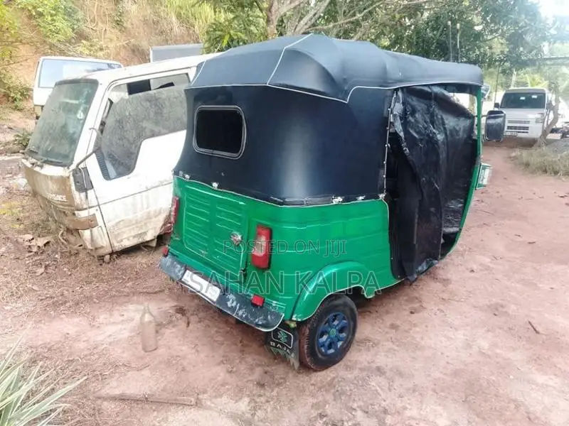 Bajaj RE 2010
