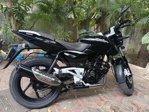 Bajaj Pulsar 180 2011