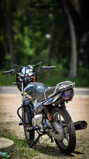 Bajaj CT100 2025
