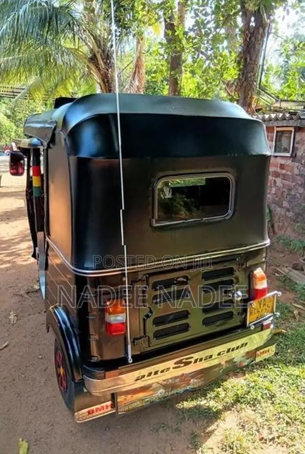 Bajaj RE 2011