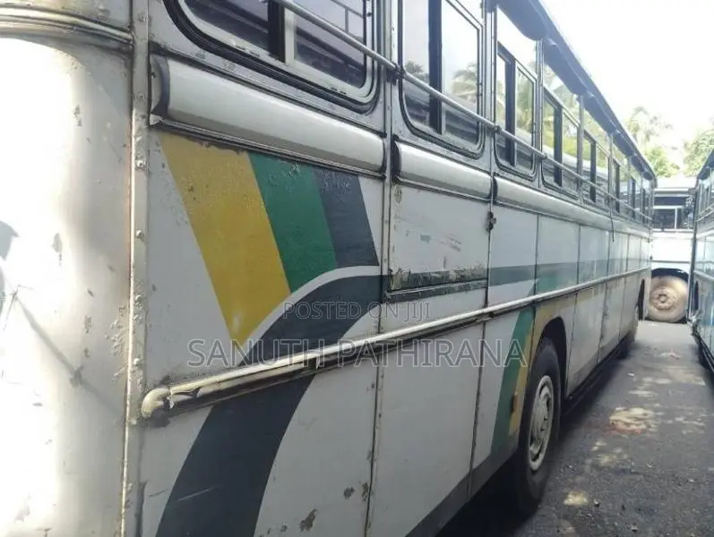 Ashok-Leyland Viking 2004 Bus (Used)