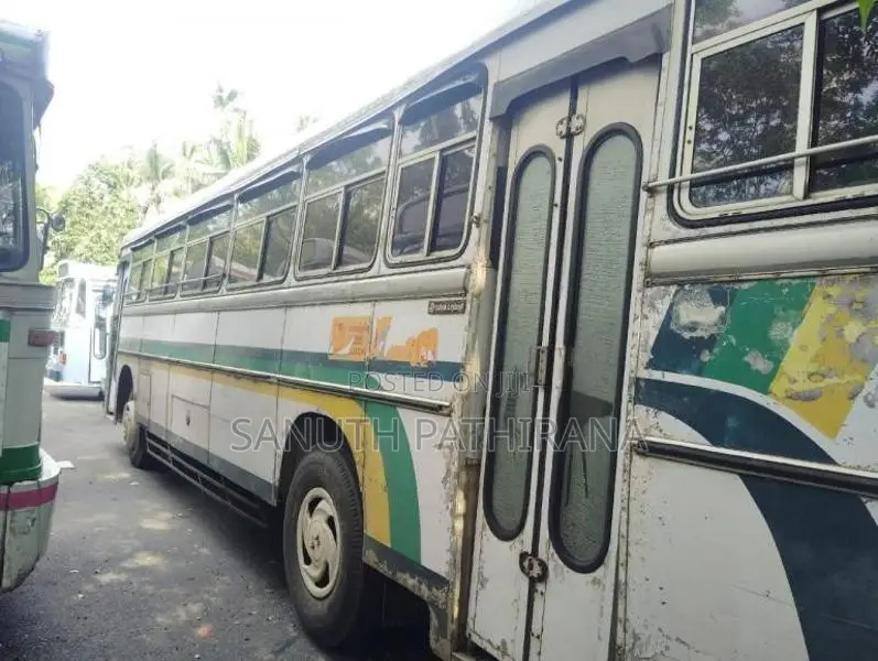 Ashok-Leyland Viking 2004 Bus (Used)