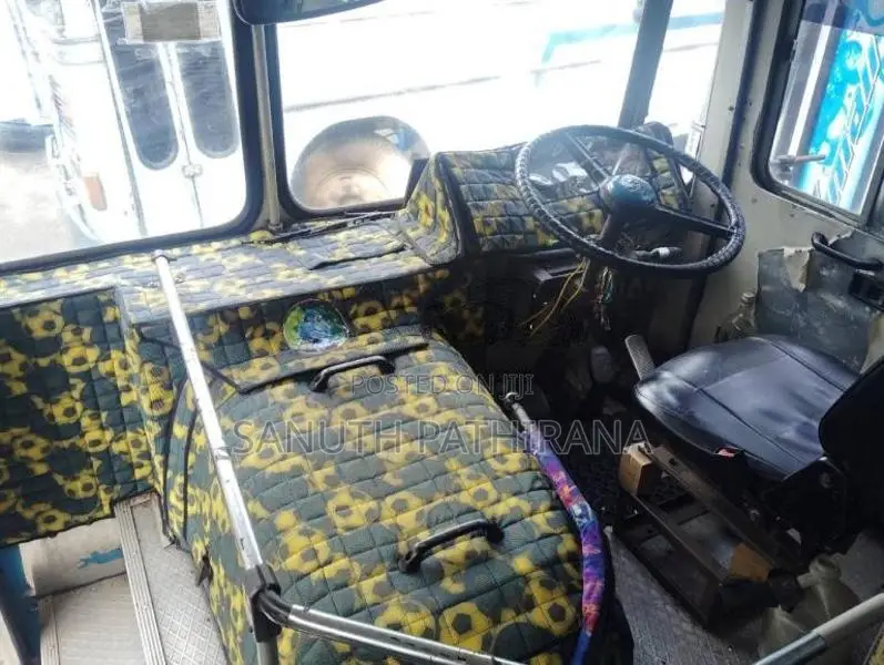 Ashok-Leyland Viking 2004 Bus (Used)