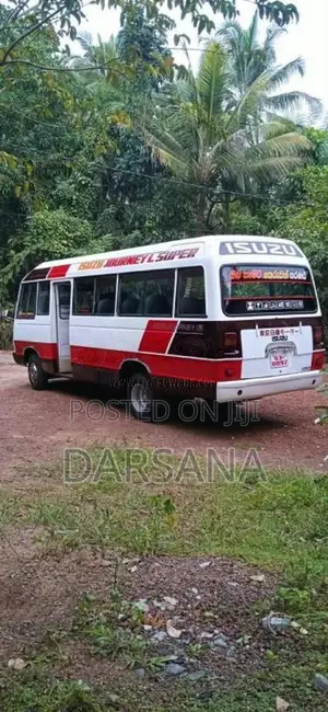 Isuzu Journey 1991 Bus (Used)