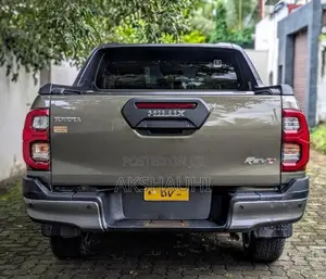 Toyota Hilux 2024 Pickup (Used)