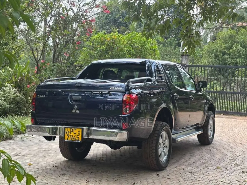 Mitsubishi L200 4WD 2011 Pickup (Used)