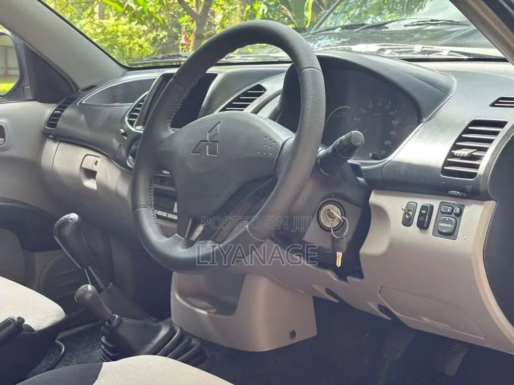 Mitsubishi L200 4WD 2011 Pickup (Used)