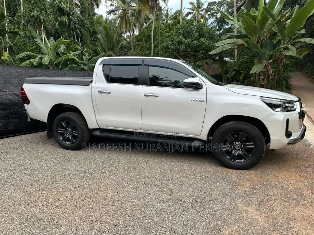 Toyota Hilux 2023 Pickup (Used)