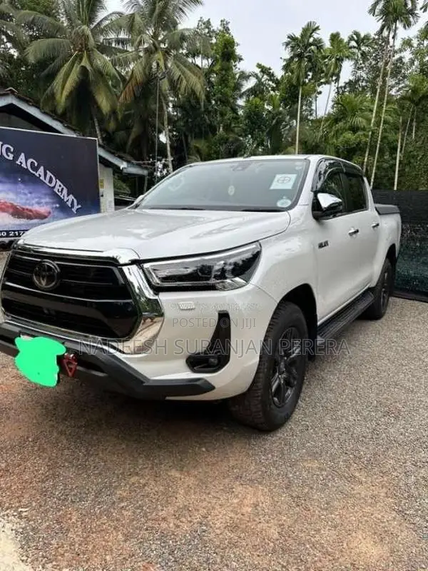 Toyota Hilux 2023 Pickup (Used)
