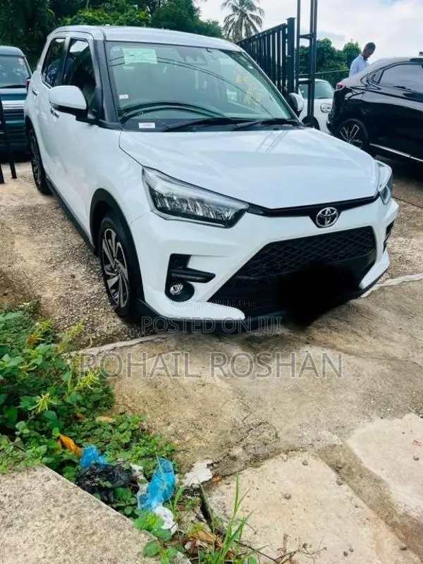 Toyota Raize 2025 SUV (Used)