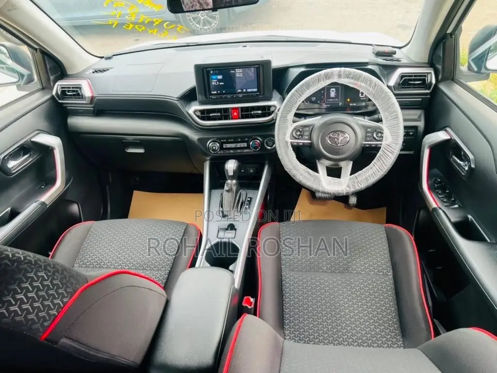 Toyota Raize 2025 SUV (Used)