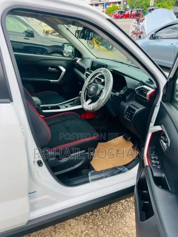 Toyota Raize 2025 SUV (Used)