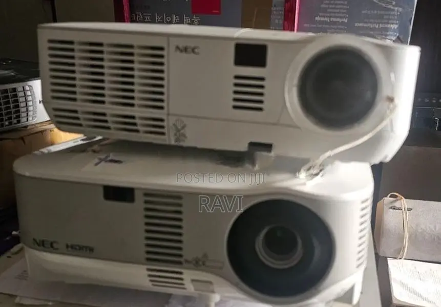 projectors (day light use)