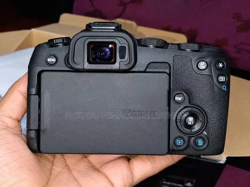 Canon EOS R8