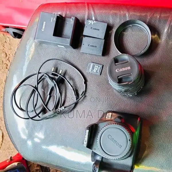 Canon EOS 1300D Kit (Display Faulty / Body With Lens Working)
