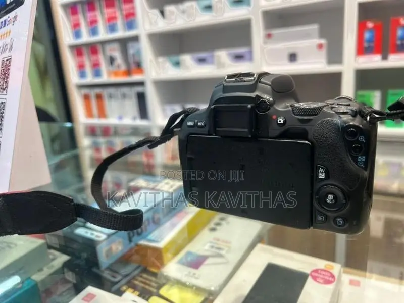 Canon EOS 200D