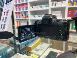 Canon EOS 200D