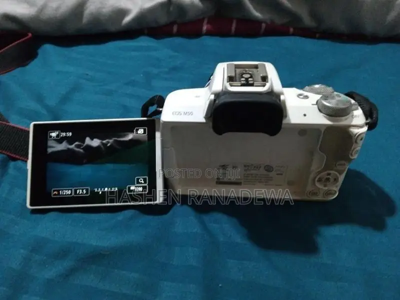 Canon EOS M50