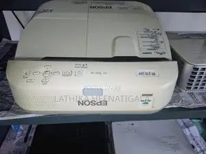 Projector EPSON EB485w lumens 3100 ultra short
