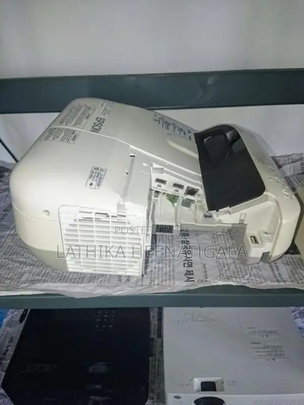 Projector EPSON EB485w lumens 3100 ultra short