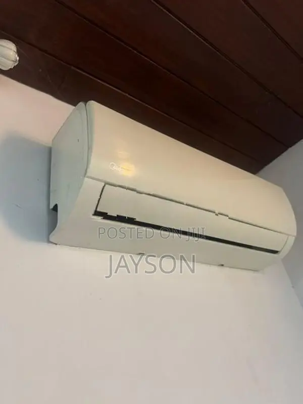 AC 12000 BTU MIDEA Brand Almost New