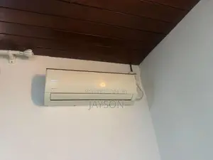 AC 12000 BTU MIDEA Brand Almost New