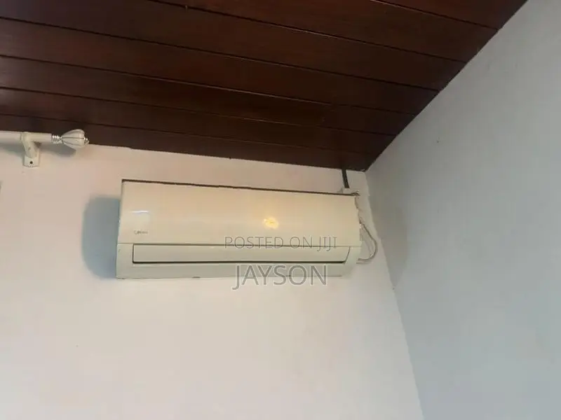 AC 12000 BTU MIDEA Brand Almost New