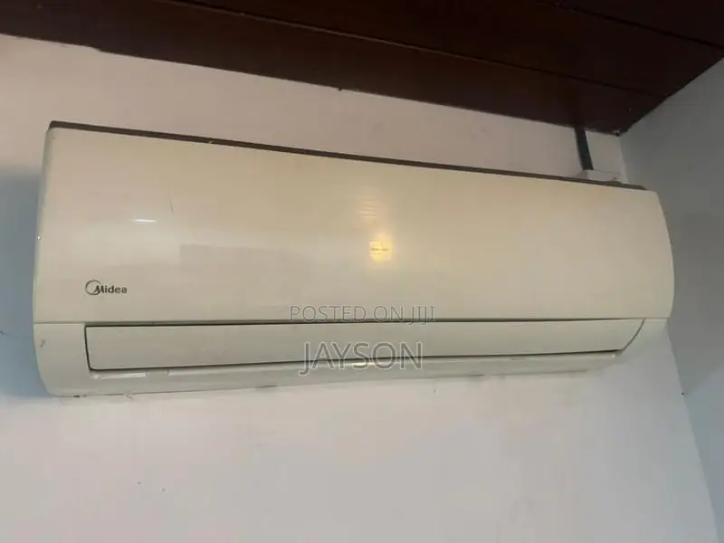 AC 12000 BTU MIDEA Brand Almost New
