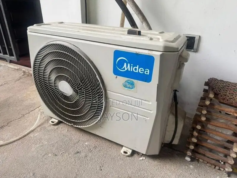 AC 12000 BTU MIDEA Brand Almost New