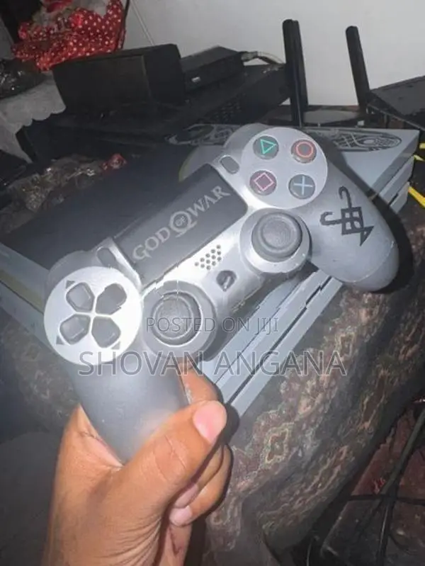 Sony ps4 Pro 1TB God Of War Edition