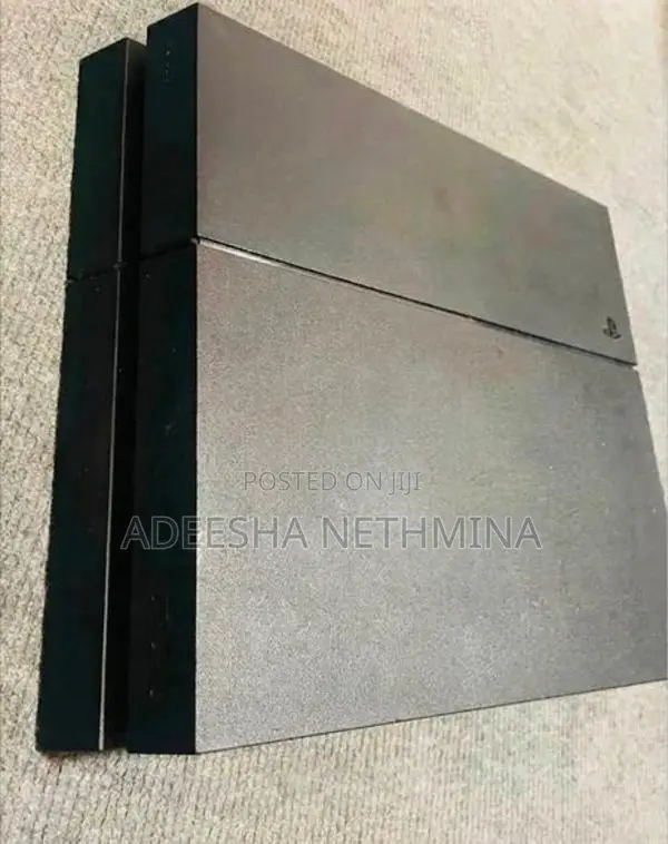 Sony PlayStation 4 With Controller Uncharted