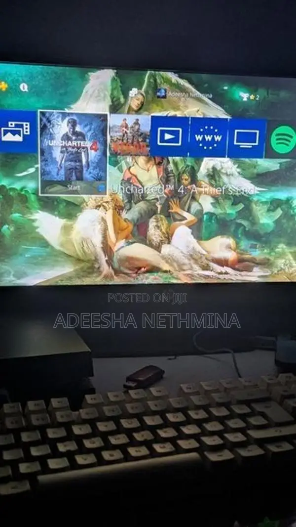 Sony PlayStation 4 With Controller Uncharted