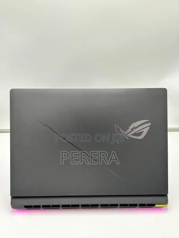 ASUS ROG Strix G18 Ultra 9 275HX RTX 5060 8GB 18" 240Hz Display