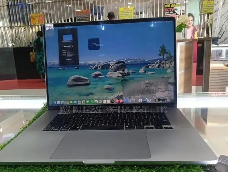 MacBook Pro i7 16GB