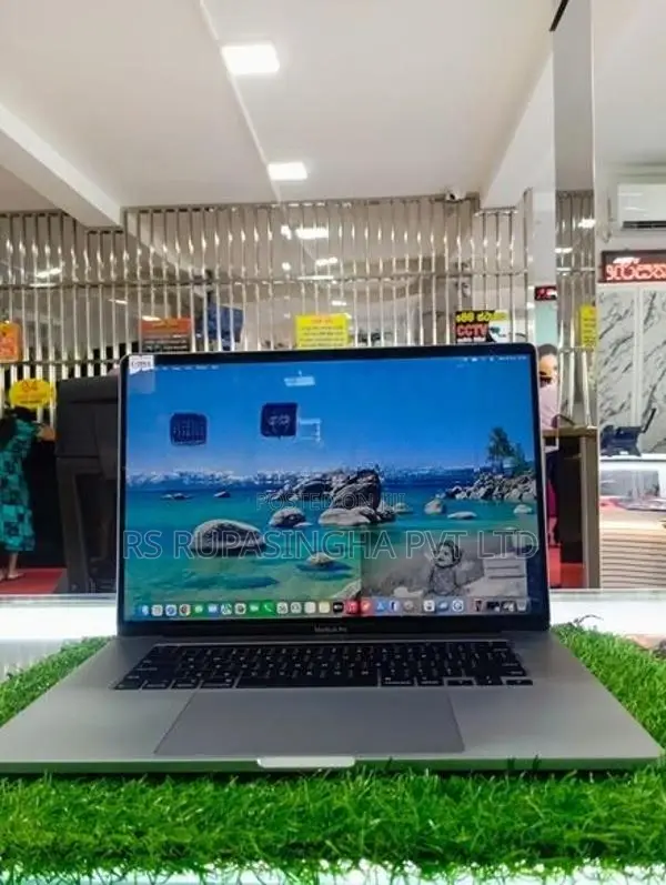 MacBook Pro i7 16GB