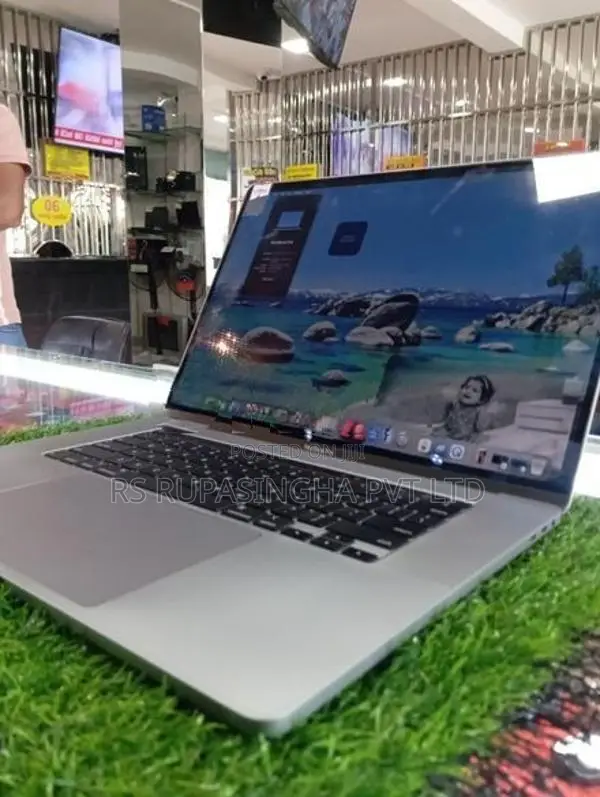 MacBook Pro i7 16GB