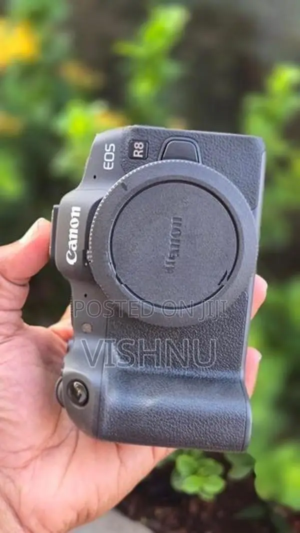 Canon R8