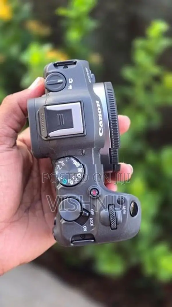 Canon R8