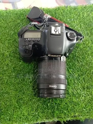 Canon 7D DSLR Camera