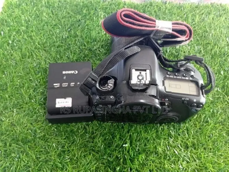 Canon 7D DSLR Camera