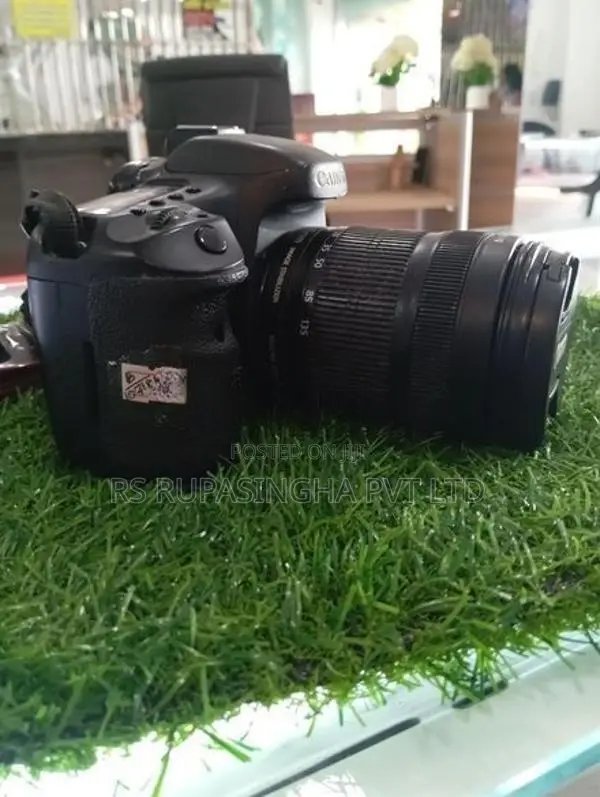 Canon 7D DSLR Camera