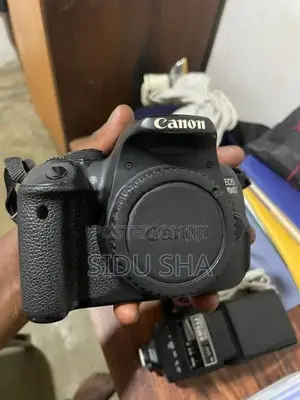 700D Canon