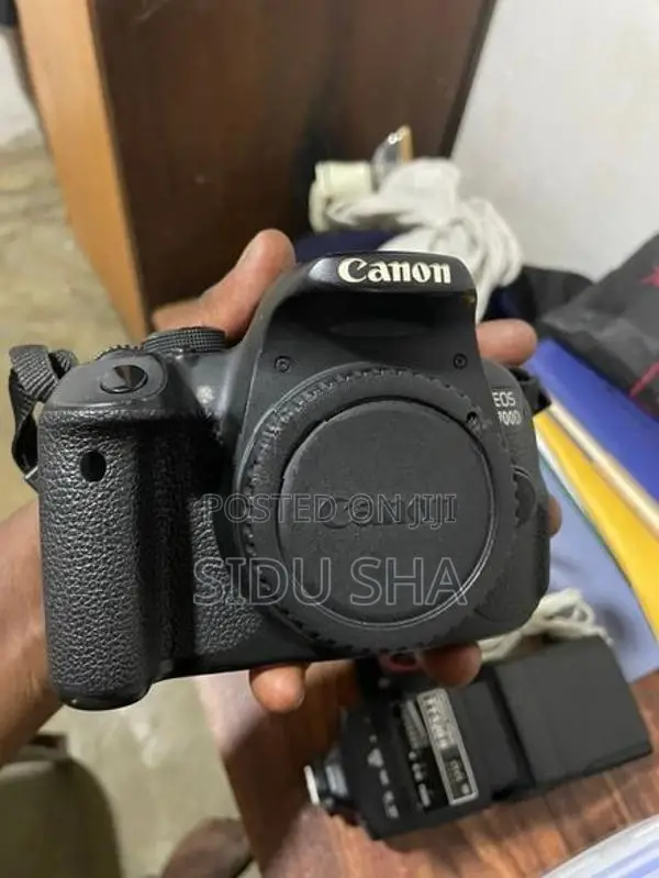 700D Canon